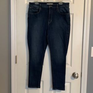 Women’s Levi’s W33 L28 skinny dark denim